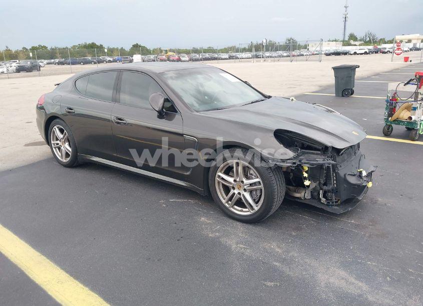 2015 Porsche Panamera 4 (VIN WP0AA2A71FL002436) main photo