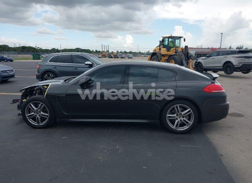 Photo 15 of 2015 Porsche Panamera 4 (VIN WP0AA2A71FL002436)