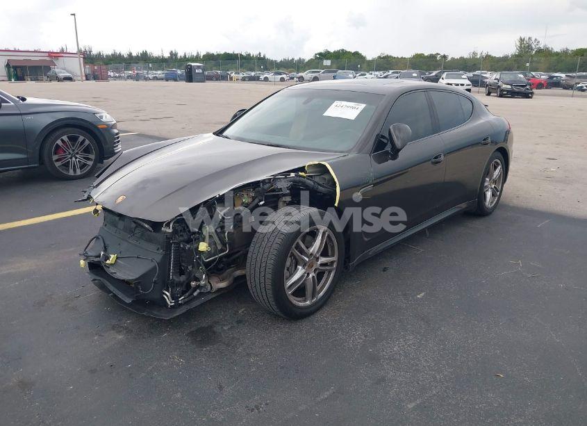 Photo 2 of 2015 Porsche Panamera 4 (VIN WP0AA2A71FL002436)