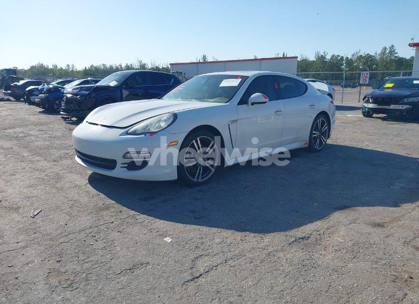 Photo 2 of 2013 Porsche Panamera 4 (VIN WP0AA2A7XDL014047)