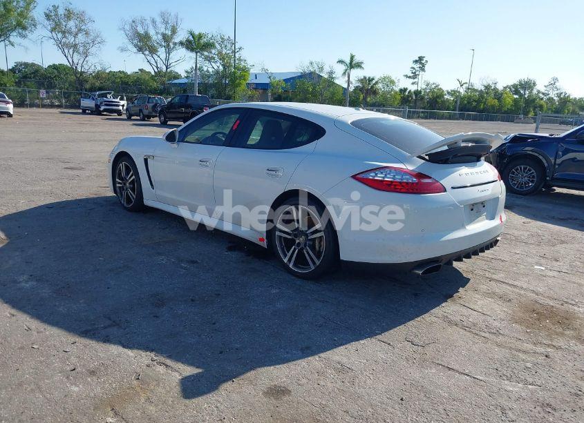 Photo 3 of 2013 Porsche Panamera 4 (VIN WP0AA2A7XDL014047)