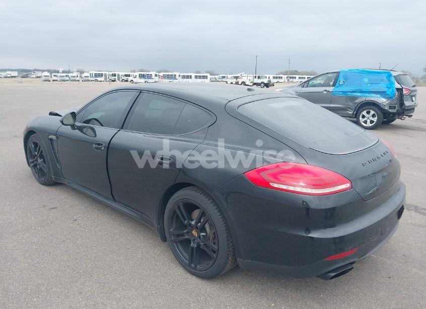 Photo 3 of 2015 Porsche Panamera 4 (VIN WP0AA2A7XFL001463)