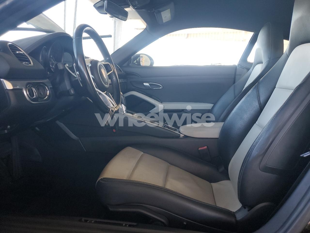 Photo 7 of 2018 PORSCHE CAYMAN (VIN WP0AA2A88JK261870)