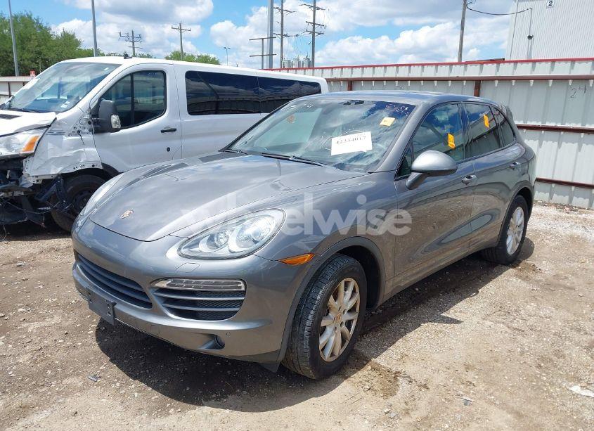 Photo 2 of 2013 Porsche Cayenne N/A (VIN WP1AA2A20DLA02427)