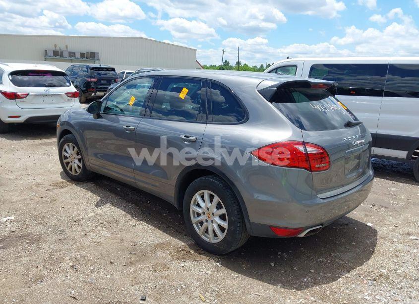 Photo 3 of 2013 Porsche Cayenne N/A (VIN WP1AA2A20DLA02427)