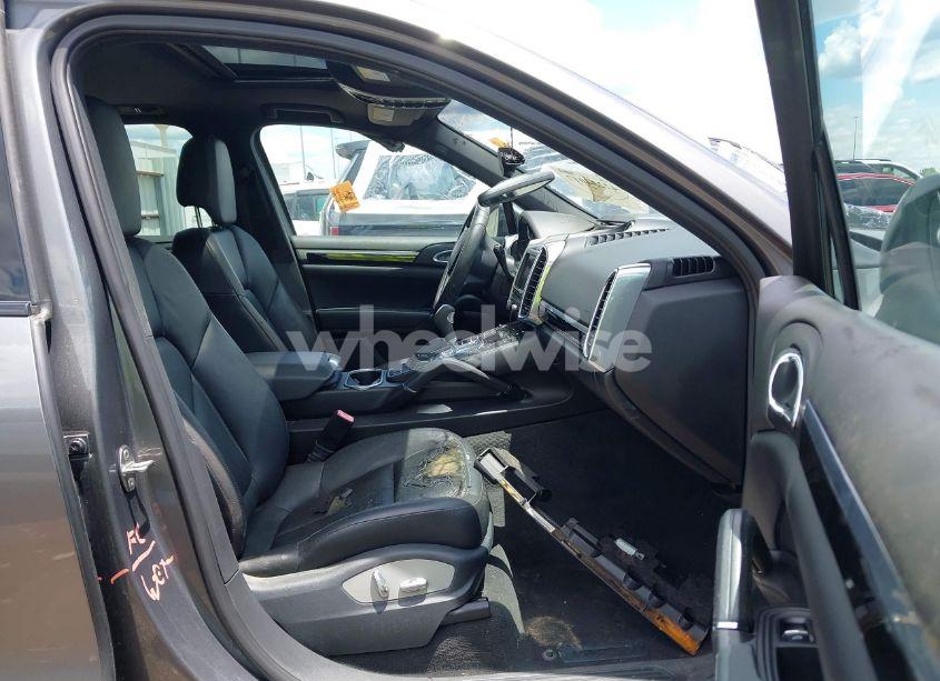 Photo 5 of 2013 Porsche Cayenne N/A (VIN WP1AA2A20DLA02427)