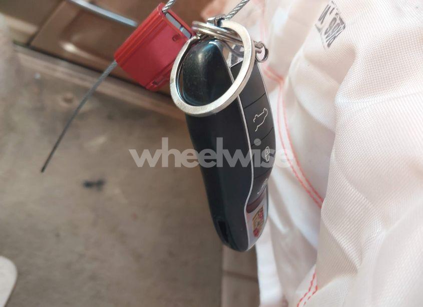 Photo 11 of 2014 Porsche Cayenne N/A (VIN WP1AA2A20ELA02638)