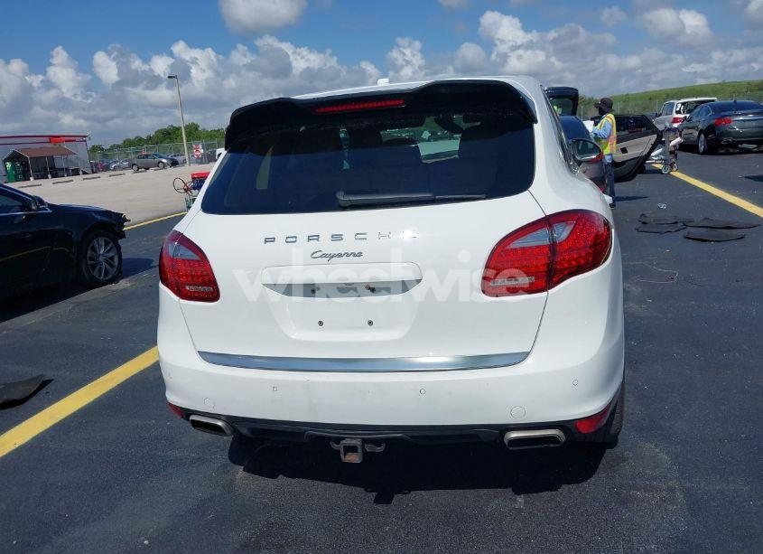 Photo 16 of 2014 Porsche Cayenne N/A (VIN WP1AA2A20ELA02638)