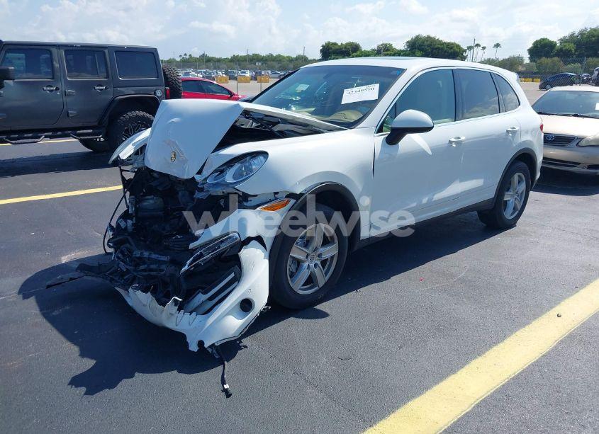 Photo 2 of 2014 Porsche Cayenne N/A (VIN WP1AA2A20ELA02638)