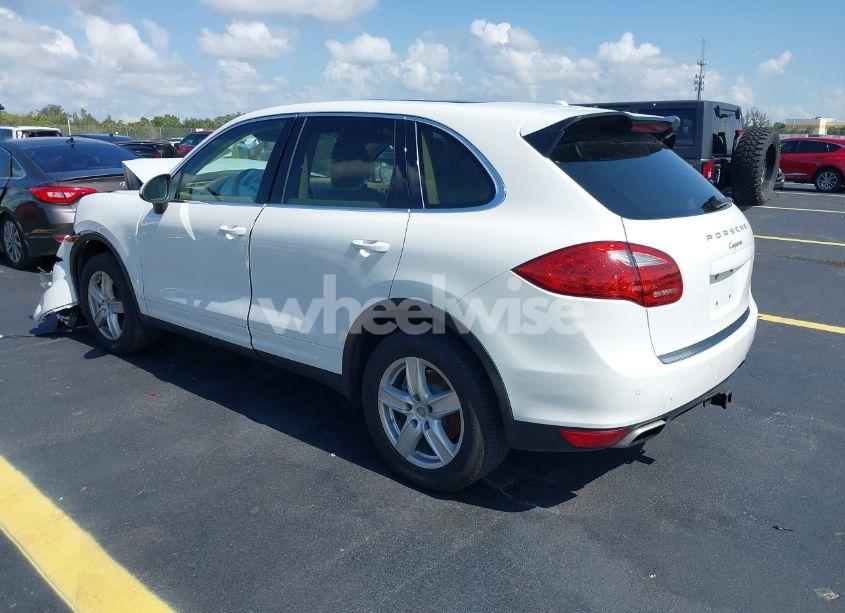 Photo 3 of 2014 Porsche Cayenne N/A (VIN WP1AA2A20ELA02638)