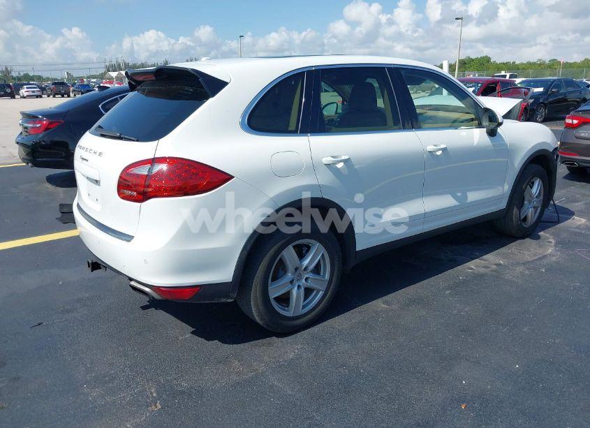 Photo 4 of 2014 Porsche Cayenne N/A (VIN WP1AA2A20ELA02638)
