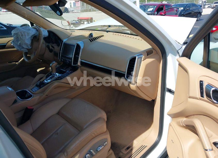 Photo 5 of 2014 Porsche Cayenne N/A (VIN WP1AA2A20ELA02638)