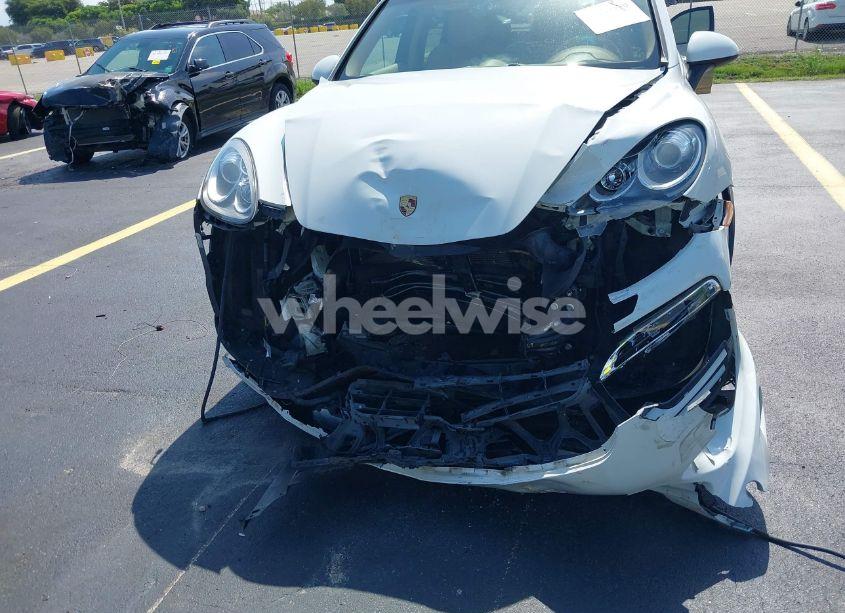 Photo 6 of 2014 Porsche Cayenne N/A (VIN WP1AA2A20ELA02638)