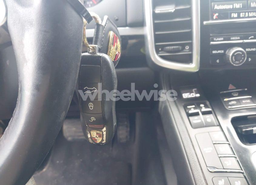 Photo 11 of 2016 Porsche Cayenne N/A (VIN WP1AA2A20GLA03226)