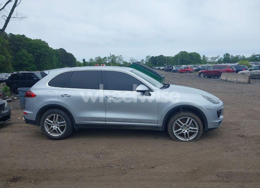 Photo 13 of 2016 Porsche Cayenne N/A (VIN WP1AA2A20GLA03226)