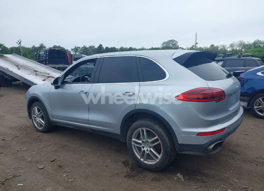 Photo 14 of 2016 Porsche Cayenne N/A (VIN WP1AA2A20GLA03226)