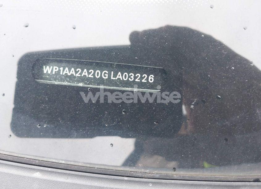 Photo 17 of 2016 Porsche Cayenne N/A (VIN WP1AA2A20GLA03226)