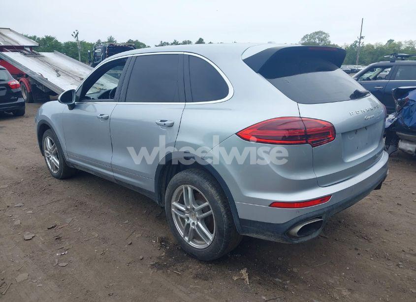 Photo 3 of 2016 Porsche Cayenne N/A (VIN WP1AA2A20GLA03226)