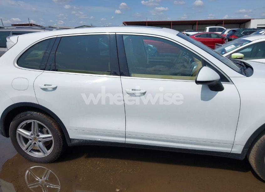 Photo 13 of 2014 Porsche Cayenne PLATINUM EDITION (VIN WP1AA2A21ELA94214)