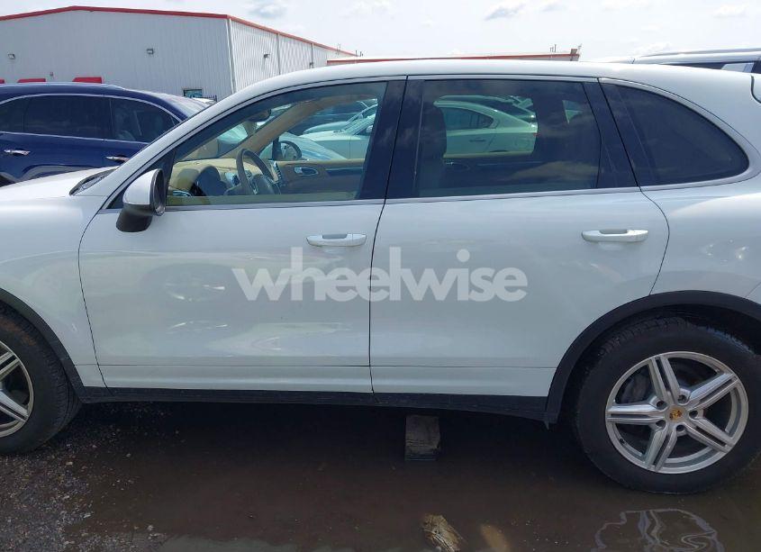 Photo 14 of 2014 Porsche Cayenne PLATINUM EDITION (VIN WP1AA2A21ELA94214)