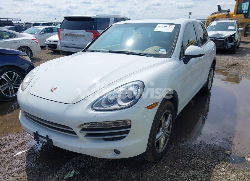 Photo 2 of 2014 Porsche Cayenne PLATINUM EDITION (VIN WP1AA2A21ELA94214)
