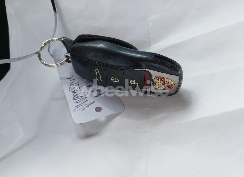 Photo 11 of 2016 Porsche Cayenne N/A (VIN WP1AA2A21GKA13124)