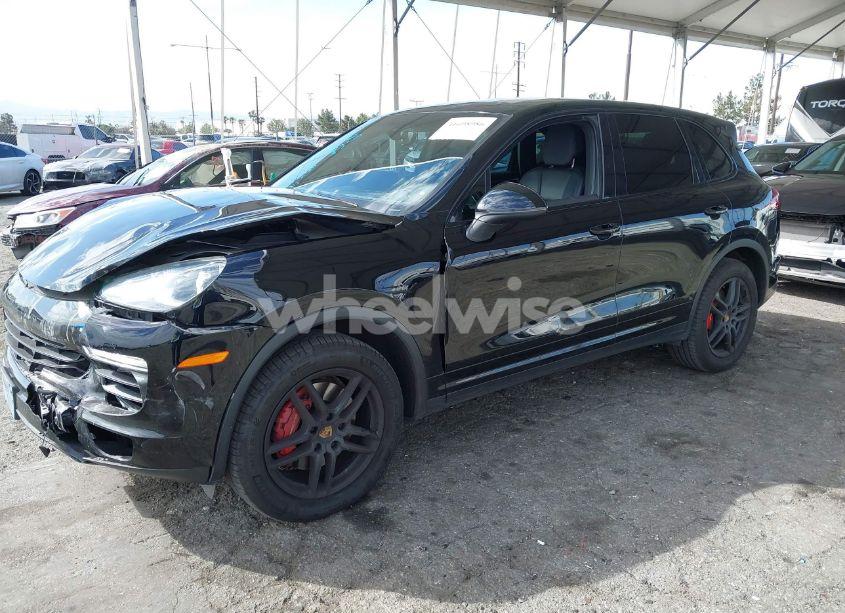 Photo 2 of 2016 Porsche Cayenne N/A (VIN WP1AA2A21GKA13124)