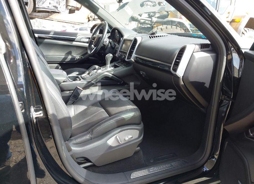 Photo 5 of 2016 Porsche Cayenne N/A (VIN WP1AA2A21GKA13124)