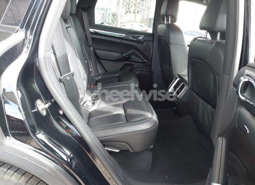 Photo 8 of 2016 Porsche Cayenne N/A (VIN WP1AA2A21GKA13124)