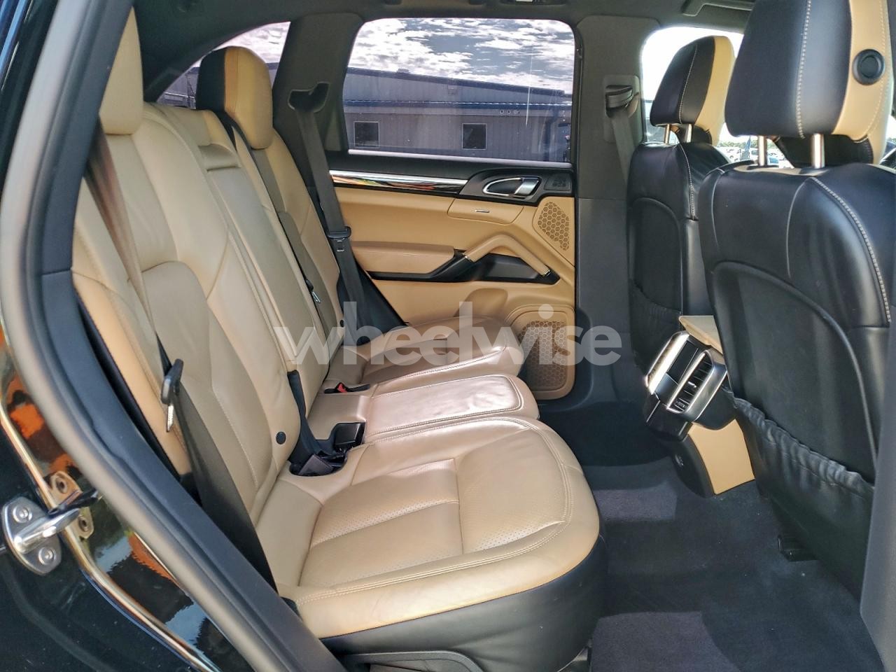 Photo 11 of 2018 PORSCHE CAYENNE (VIN WP1AA2A21JKA06665)