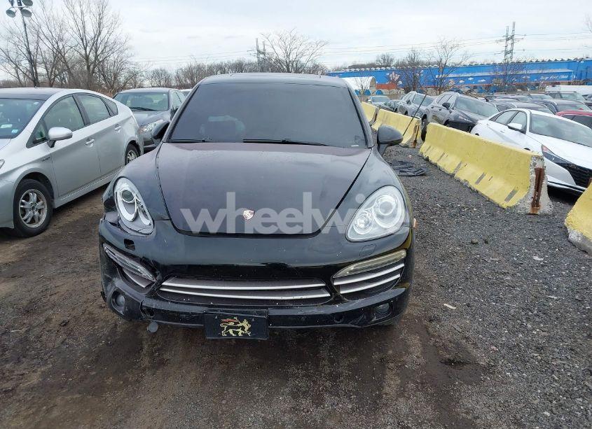 Photo 12 of 2014 Porsche Cayenne PLATINUM EDITION (VIN WP1AA2A22ELA94738)