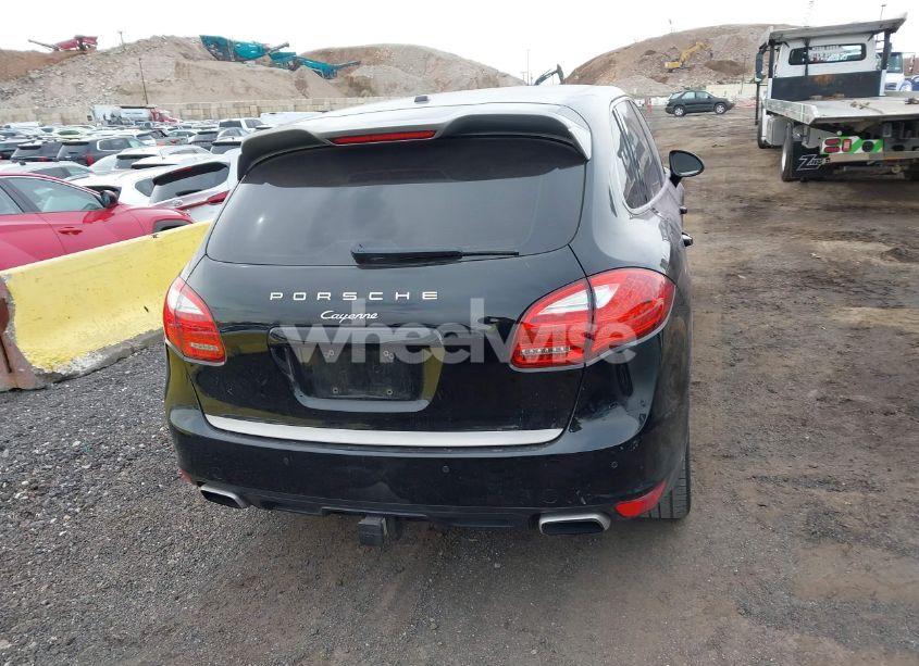 Photo 16 of 2014 Porsche Cayenne PLATINUM EDITION (VIN WP1AA2A22ELA94738)