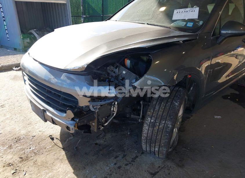 Photo 6 of 2017 Porsche Cayenne N/A (VIN WP1AA2A23HKA82396)