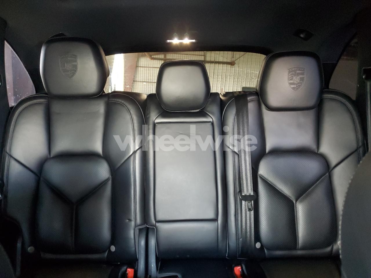 Photo 10 of 2018 PORSCHE CAYENNE N/A (VIN WP1AA2A23JKA06666)