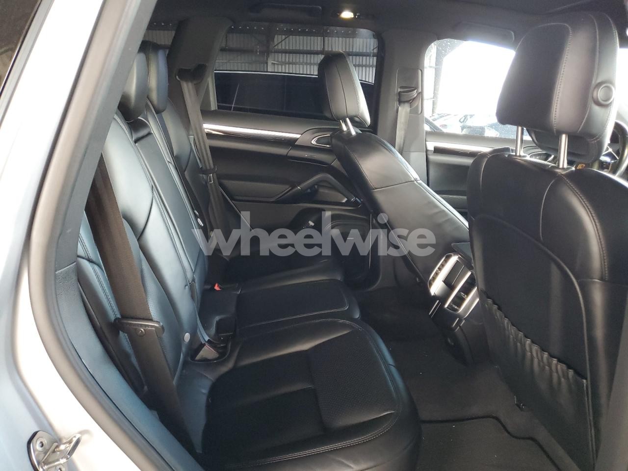 Photo 11 of 2018 PORSCHE CAYENNE N/A (VIN WP1AA2A23JKA06666)