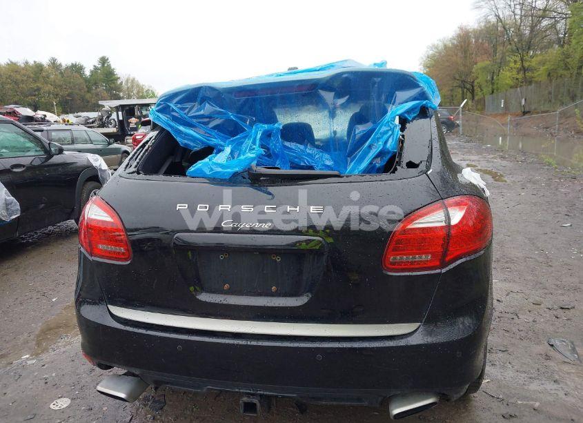 Photo 16 of 2014 Porsche Cayenne PLATINUM EDITION (VIN WP1AA2A24ELA97043)