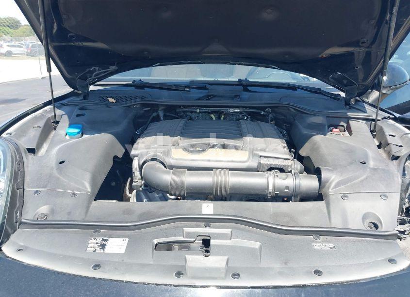 Photo 10 of 2016 Porsche Cayenne N/A (VIN WP1AA2A25GLA09331)