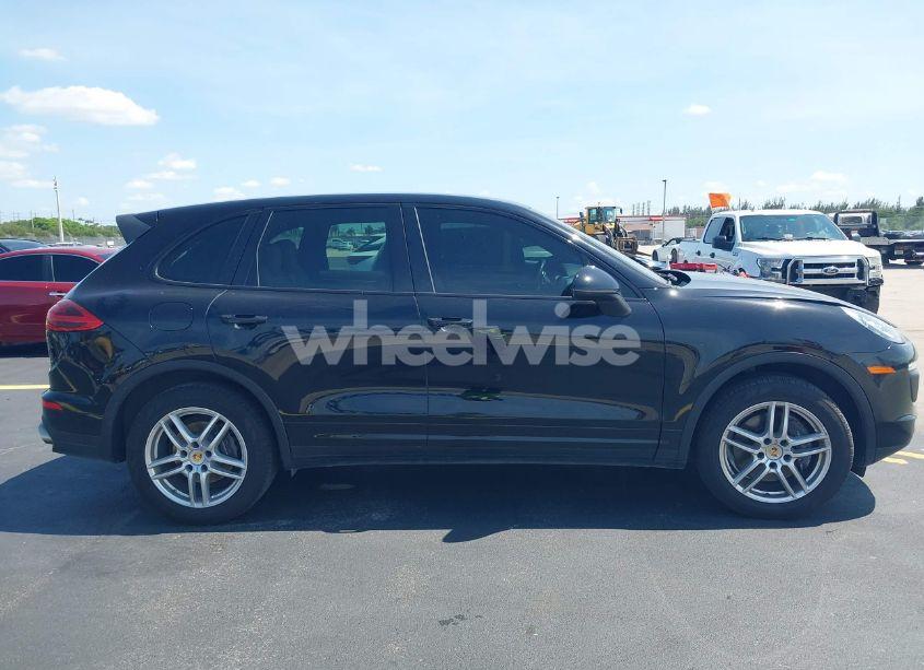 Photo 14 of 2016 Porsche Cayenne N/A (VIN WP1AA2A25GLA09331)