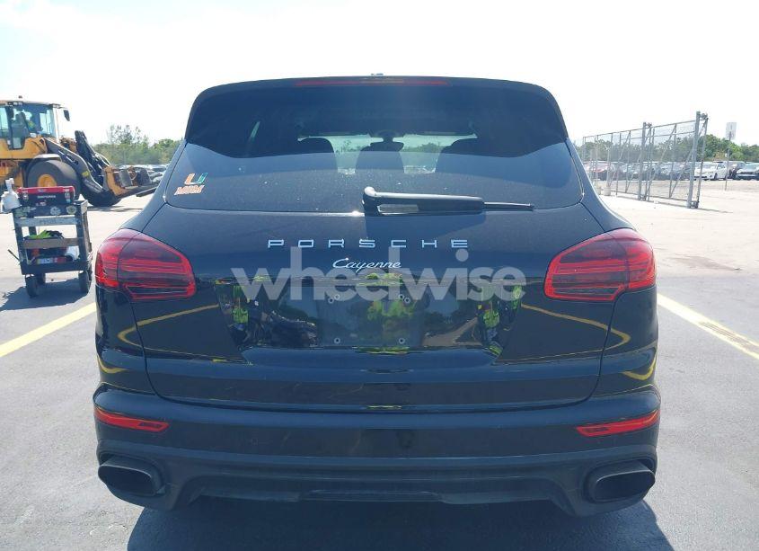 Photo 17 of 2016 Porsche Cayenne N/A (VIN WP1AA2A25GLA09331)