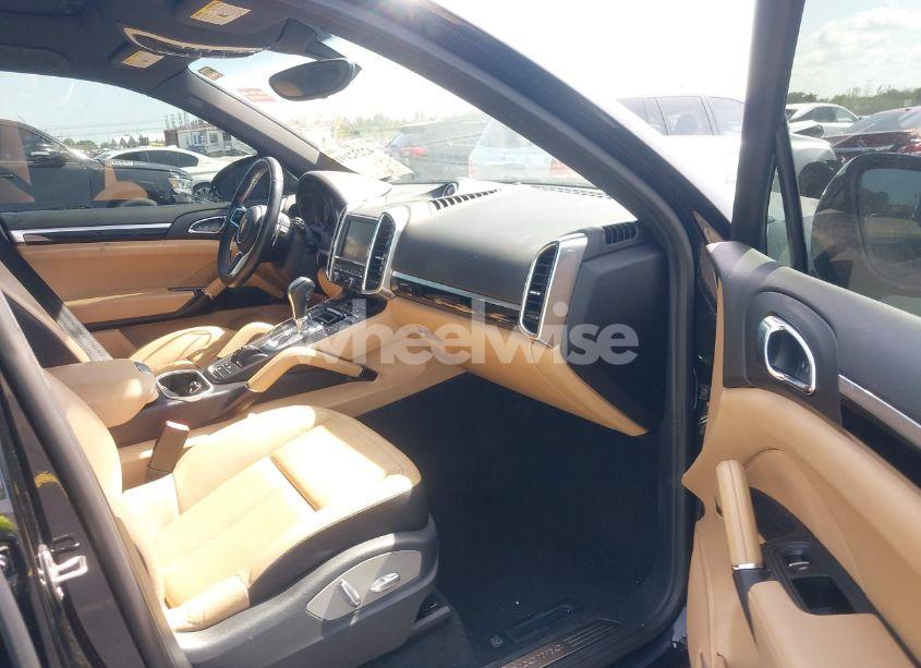 Photo 5 of 2016 Porsche Cayenne N/A (VIN WP1AA2A25GLA09331)