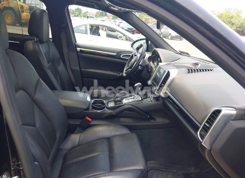 Photo 5 of 2017 Porsche Cayenne PLATINUM EDITION (VIN WP1AA2A25HKA80374)