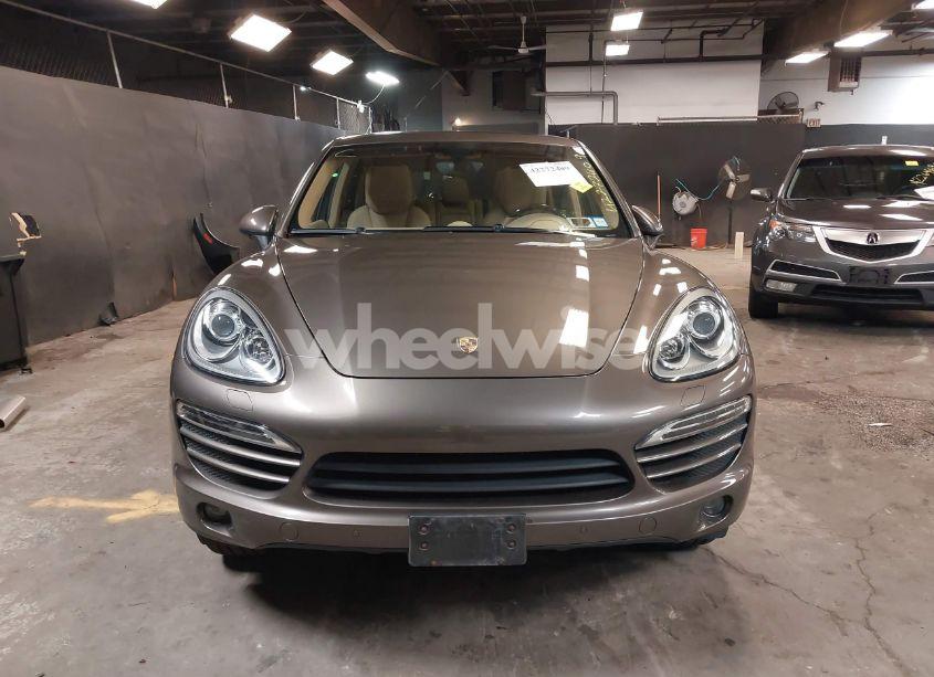 Photo 12 of 2014 Porsche Cayenne N/A (VIN WP1AA2A26ELA93026)