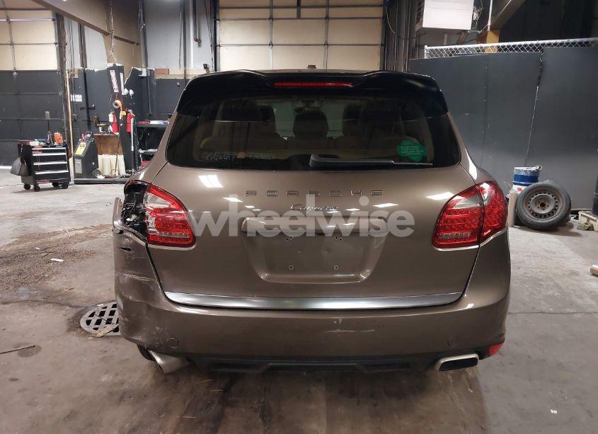 Photo 16 of 2014 Porsche Cayenne N/A (VIN WP1AA2A26ELA93026)