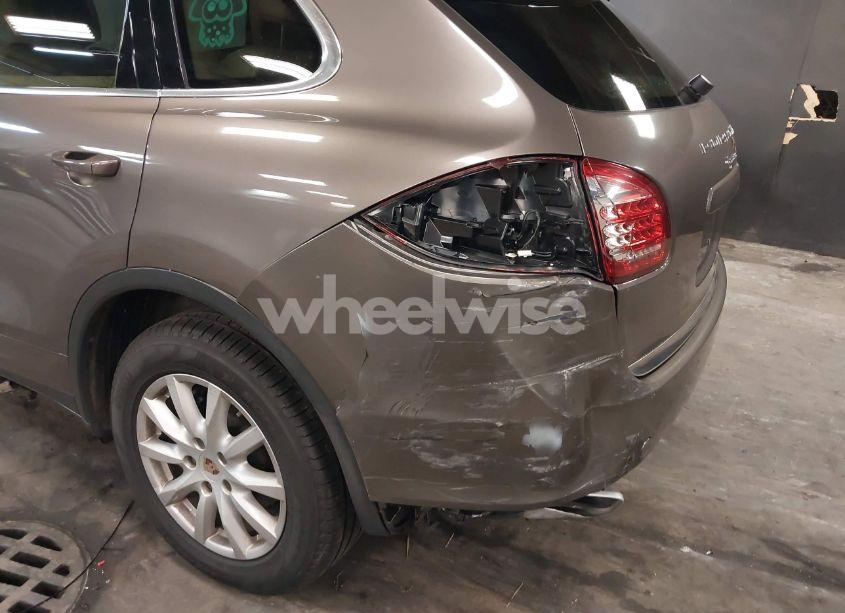 Photo 6 of 2014 Porsche Cayenne N/A (VIN WP1AA2A26ELA93026)