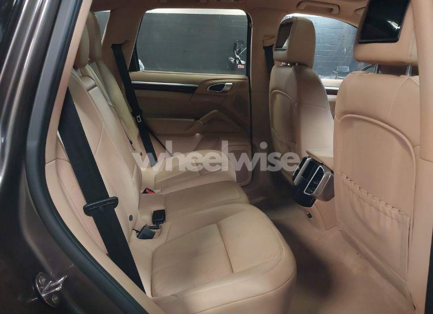 Photo 8 of 2014 Porsche Cayenne N/A (VIN WP1AA2A26ELA93026)