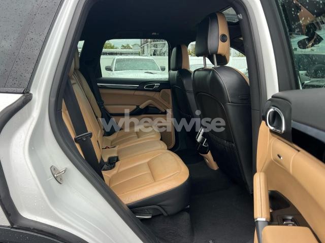 2016 PORSCHE CAYENNE N/A (VIN WP1AA2A26GLA08205) main photo