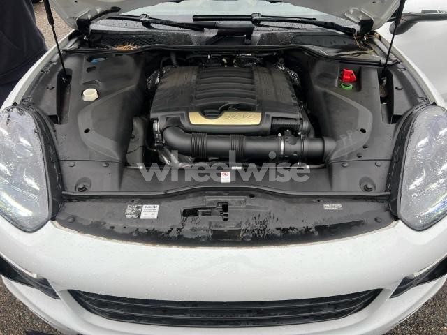 Photo 4 of 2016 PORSCHE CAYENNE N/A (VIN WP1AA2A26GLA08205)