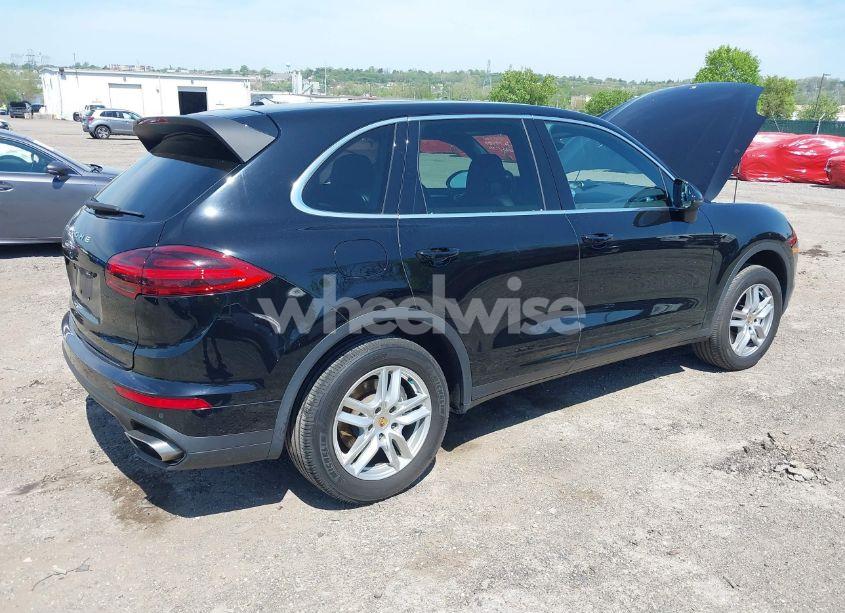 Photo 4 of 2016 Porsche Cayenne N/A (VIN WP1AA2A26GLA09709)