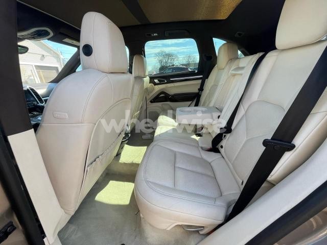 Photo 3 of 2018 PORSCHE CAYENNE N/A (VIN WP1AA2A26JKA00392)