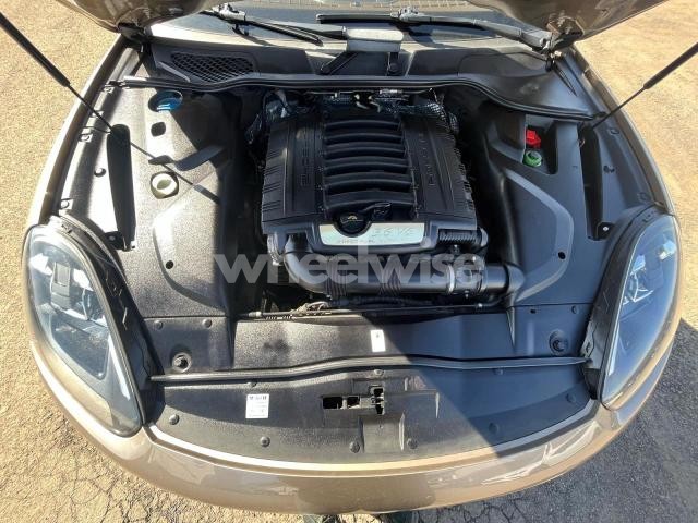Photo 4 of 2018 PORSCHE CAYENNE N/A (VIN WP1AA2A26JKA00392)